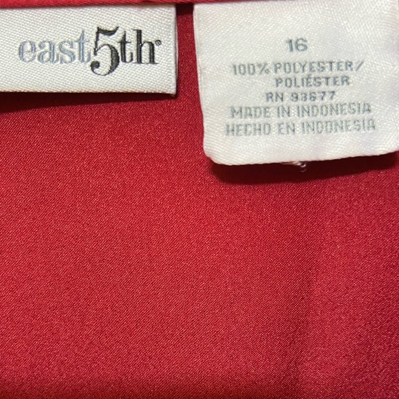 EAST 5TH RED SIZE 16 BEAUTIFUL BUTTON DOWN BLOUSE YOU ARE GOING TO LOVE ❤️ - Picture 5 of 8